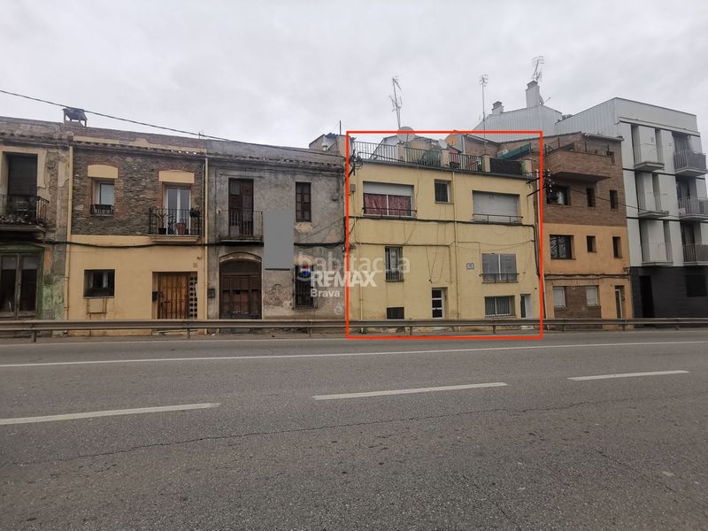 Foto b9a882a6-5a35-422d-9a71-98bf28107af2. Edifici a Roca del Vallès (La)