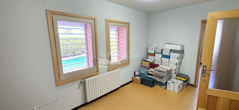 Foto 8881bc81-32a9-4143-b824-a64c3e816e26. Casa adossada amb aparcament piscina a Celrà