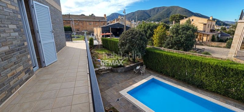 Foto b961ce3f-59fd-4b17-843b-cadab29340d8. Casa adossada amb aparcament piscina a Celrà