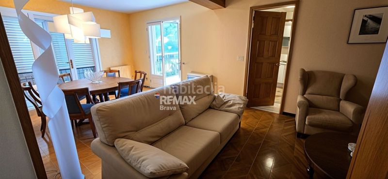 Foto b9a84250-d805-4367-80bb-d6d23c0e8e4e. Casa adossada amb aparcament piscina a Celrà