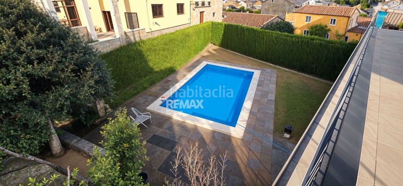Foto ce82a5d0-8a32-472b-aa04-0ab32e1a3323. Casa adossada amb aparcament piscina a Celrà