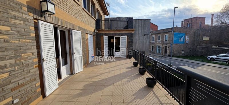 Foto e9307c27-6ae9-44b6-b67d-8e43940293c1. Casa adossada amb aparcament piscina a Celrà