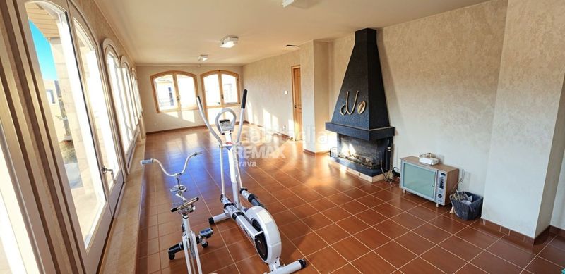 Foto f6651704-bfa3-4718-ae54-0438b3103124. Casa adossada amb aparcament piscina a Celrà