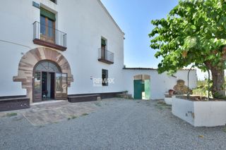 Casale  Calle bruc. Exclusiva masía histórica en sant andreu de la barca con 8.500 m