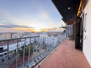 Pis  Plaça llevant. Apartamento con gran terraza y vistas al mar en pleno centro de