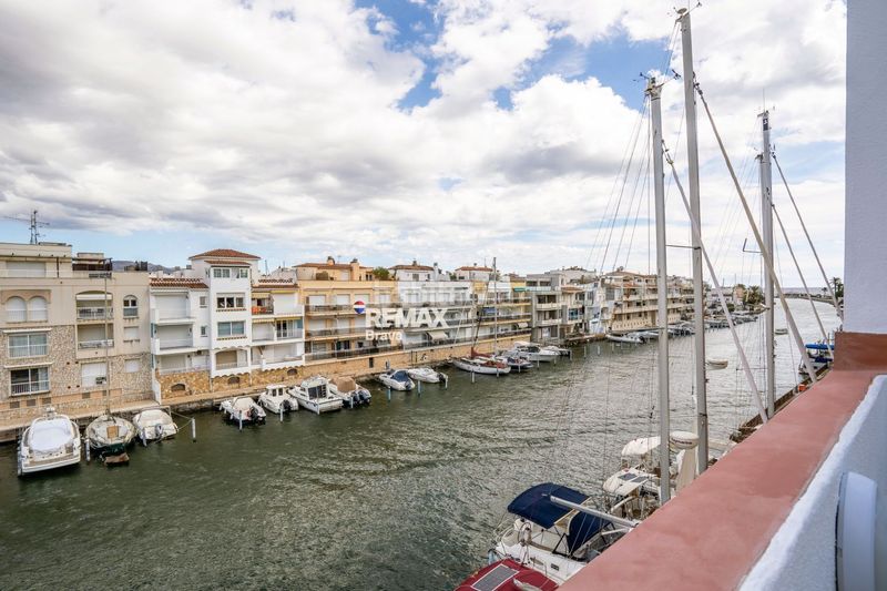 Foto fa909956-001d-42b9-9641-9cdb57101bb3. Xalet amb calefacció aparcament a Salins - Cavall de Mar Empuriabrava