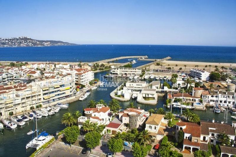 Foto abb8fcfa-17e1-496c-9b20-05319931c2a8. Casa adossada a Puigmal - Mas Nou Empuriabrava
