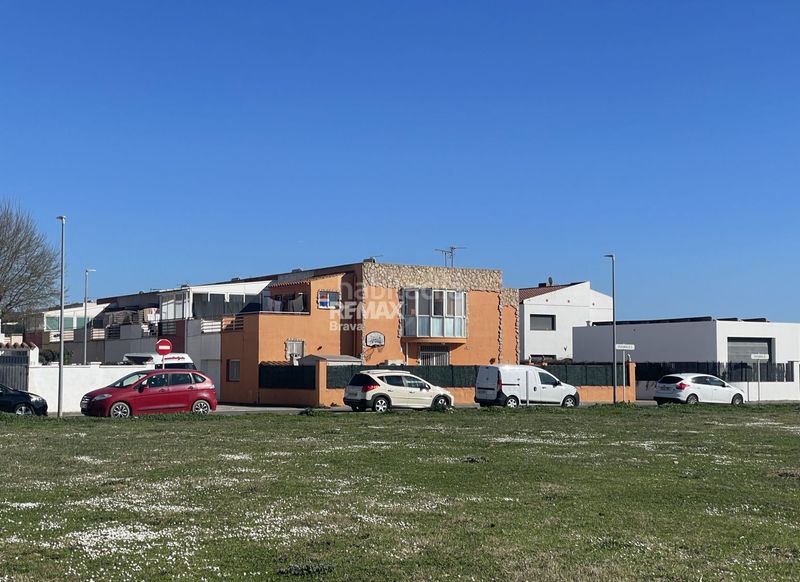 Foto c4d8a4e3-955d-4e60-8d23-e0c033843a3e. Casa adossada a Puigmal - Mas Nou Empuriabrava