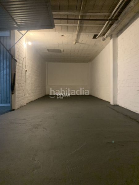 Foto 89f103cd-8a1d-436d-ae1f-853450cd5cd2. Aparcament cotxe a Centre Roses