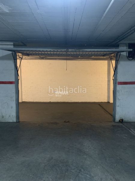 Foto a24b704d-d49c-42b5-9fa1-c2ba7170a142. Aparcament cotxe a Centre Roses