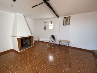 Chalet in Taialà - Germans Sabat. Casa adosada de 4 habitaciones con terraza muy soleada.