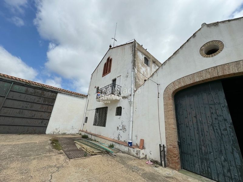 Foto bca618db-1753-4c01-b0ce-9ee61ffcdf07. Edificio in Secuita (La)