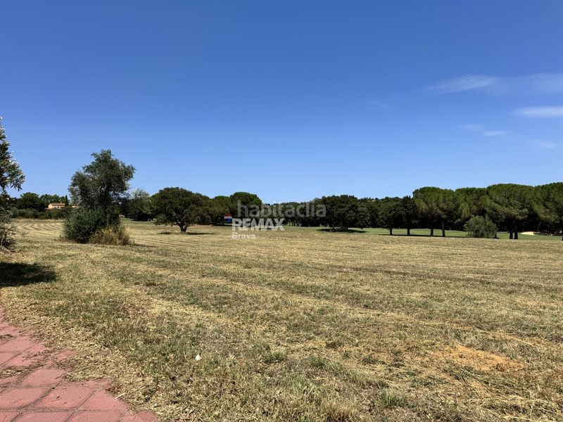 Foto e689c6d8-c20e-41a2-87c1-2adfa2bb4b8c. Terreny residencial a Peralada