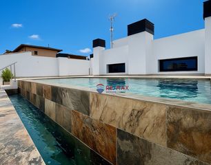 Pis a Centre. Apartamento en roses con parking, terraza, piscina