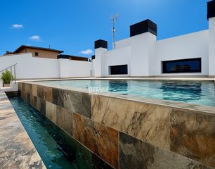 Pis  Calle cl cap norfeu. Magnífico piso con terraza, piscina y parking en el centro de ro
