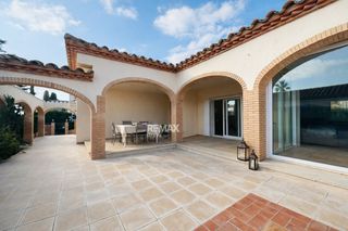Chalet  Calle cl la pujada. Oportunidad única en el club nautico en sant pere pescador cerca