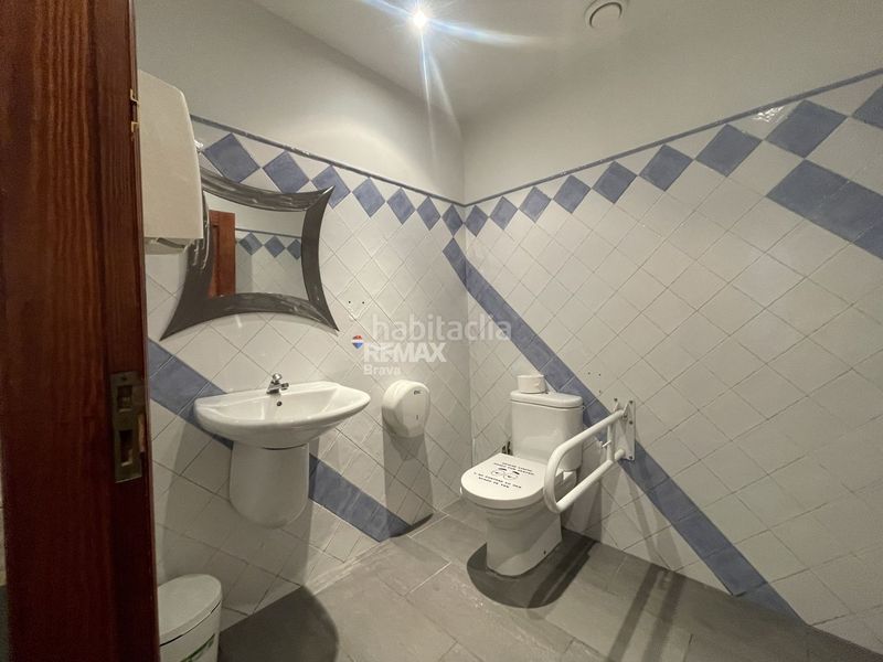 Foto 01a2f6fe-be48-45d9-9c4e-255009fb9852. Local comercial a Centre Roses