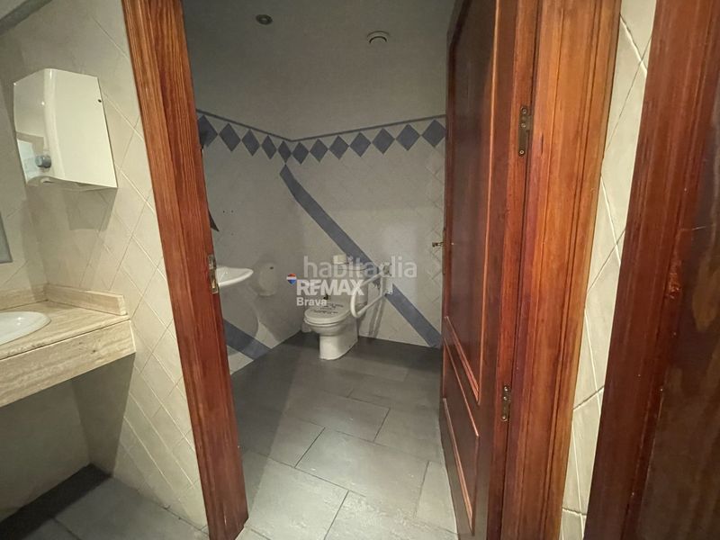 Foto 1fc6aadd-63ac-4f95-914e-66ede0a99404. Local comercial a Centre Roses