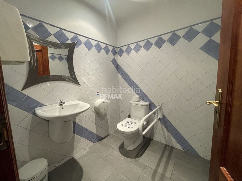 Foto c7353783-55bb-4455-a251-ad11663e51cb. Local comercial a Centre Roses