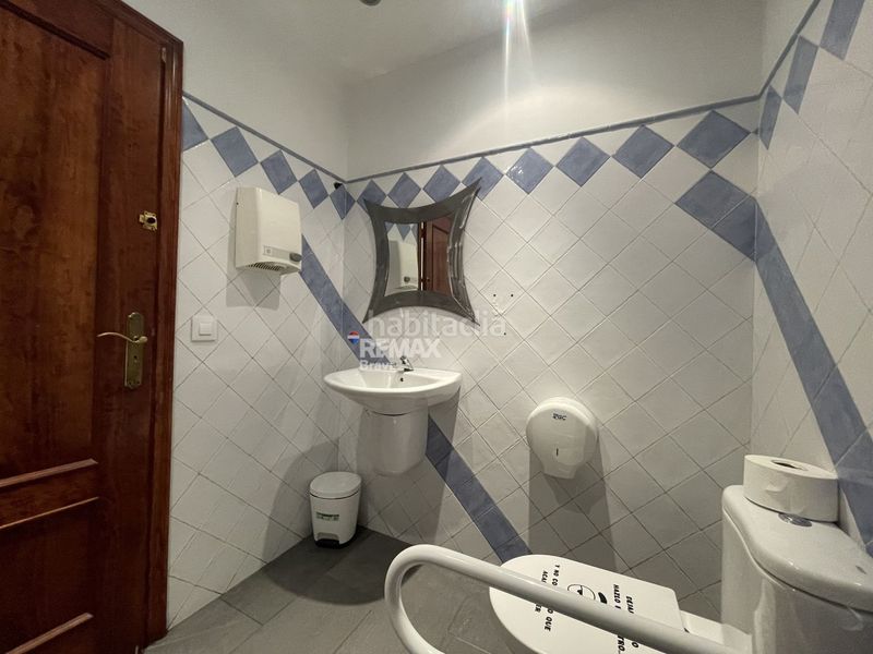 Foto fc4403e1-3d91-4b0b-a225-832ad6a16b76. Local comercial a Centre Roses