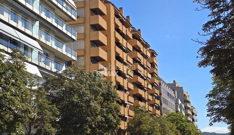 Foto d747c876-db24-45da-8f6c-3ebe879e2df7. Pis amb calefacció aparcament a Eixample Nord Girona