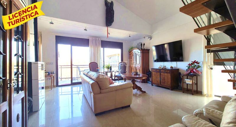 Foto 04848d95-0782-45c5-8604-02d10063ffcd. Dúplex centro ático dúplex de lujo con gran terraza, ascensor, garaje y licencia turística en Roses