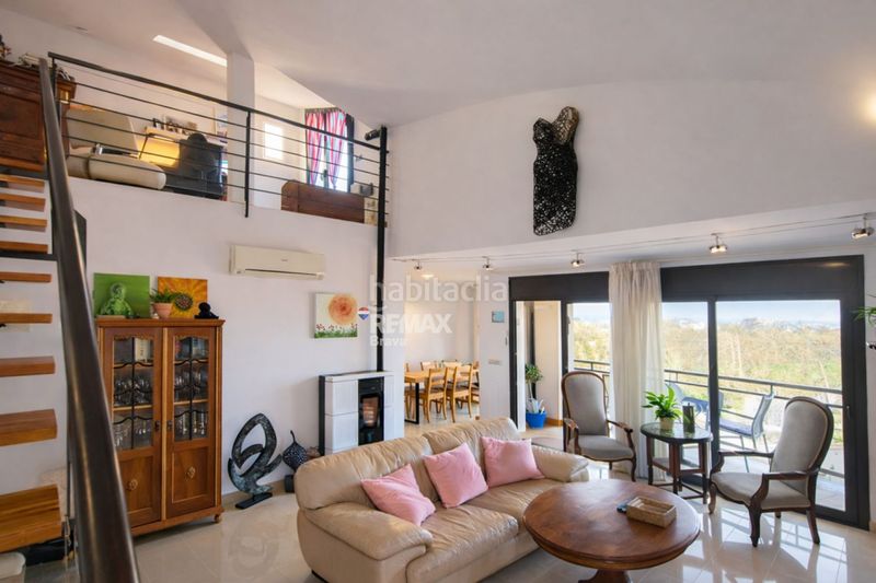 Foto 899538c9-2a47-450e-a8f1-4d444d513f13. Dúplex centro ático dúplex de lujo con gran terraza, ascensor, garaje y licencia turística en Roses