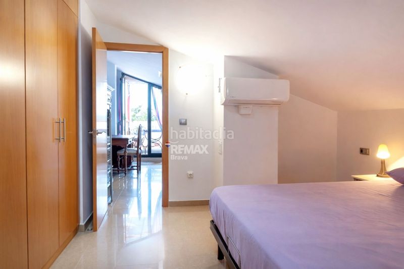 Foto d6a46e40-6965-4138-9f1f-78ff570263b8. Dúplex centro ático dúplex de lujo con gran terraza, ascensor, garaje y licencia turística en Roses