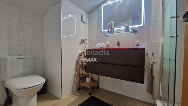 Foto d85cbeb8-8441-46d2-8c64-3a8e8d219273. Dúplex centro ático dúplex de lujo con gran terraza, ascensor, garaje y licencia turística en Roses