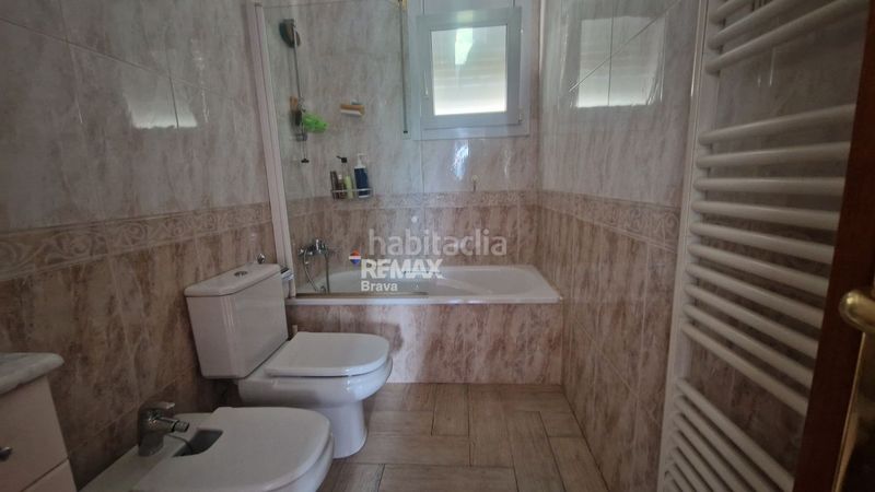 Foto 8572efbf-68da-4b37-b8c4-45b978d8f3f2. Xalet amb aparcament piscina a Nord Roses