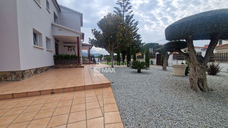 Foto f2e57bfc-c38e-4ccd-a2a8-d725aa48b844. Xalet amb aparcament piscina a Nord Roses