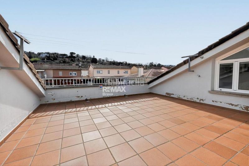 Foto a9b93b0f-8659-4779-a964-360470df34ba. Xalet amb aparcament a Olot