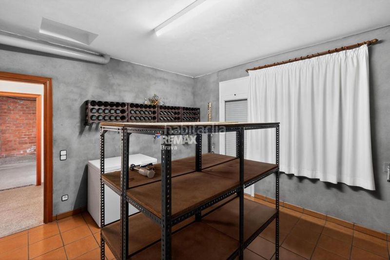 Foto ecd5bcce-7b3c-4bb6-80f6-c3ccec9022c0. Xalet amb aparcament a Olot