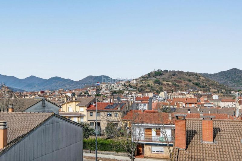 Foto f9611302-929a-4776-b363-ae006728f1c6. Xalet amb aparcament a Olot