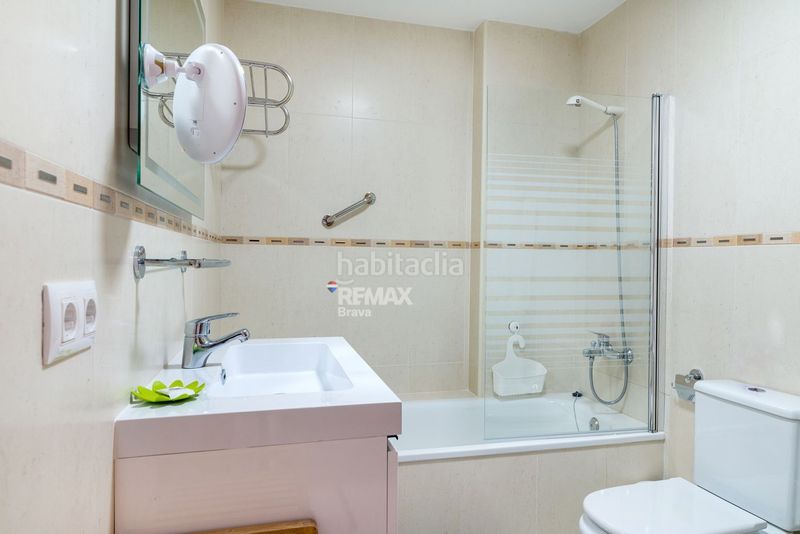 Foto f1e268a2-d233-4993-bcb7-1a3a5ecb3e0b. Pis amb calefacció aparcament a Centre Roses