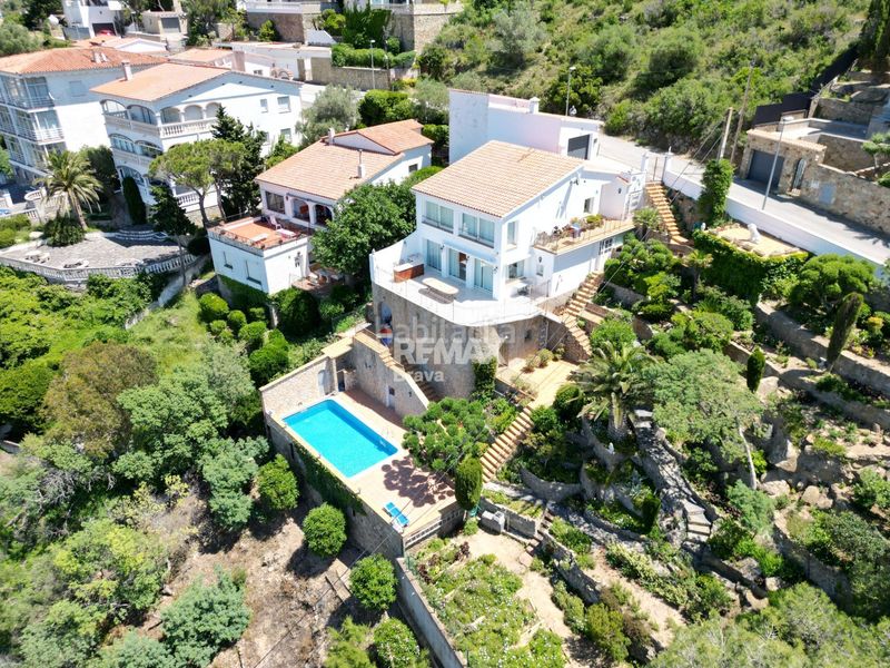 Foto e25d25be-517f-4423-8eed-b1b3cf70e689. Xalet amb calefacció aparcament piscina a Puig Rom-Canyelles-Almadrava Roses