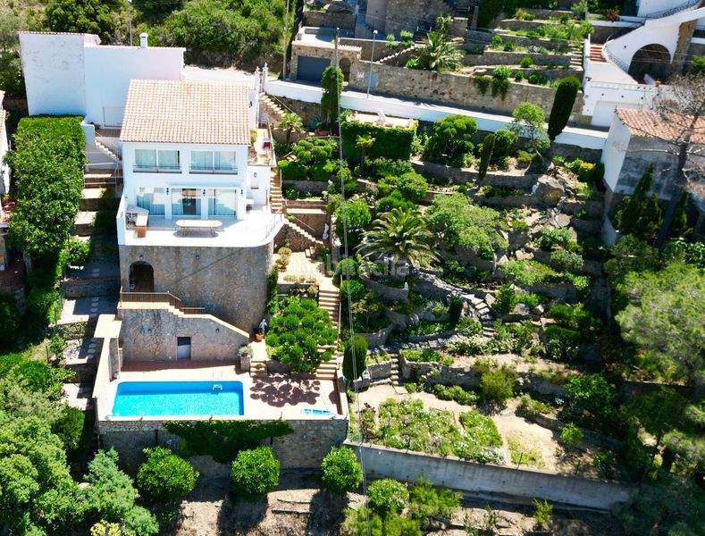 Foto 28ba1498-f097-40ad-9266-04c0cbae2b56. Xalet amb aparcament piscina a Puig Rom-Canyelles-Almadrava Roses