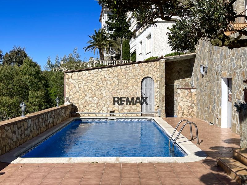 Foto 07f6435b-6aa2-4b2a-94bb-cd29e71015a8. Xalet amb aparcament piscina a Puig Rom-Canyelles-Almadrava Roses
