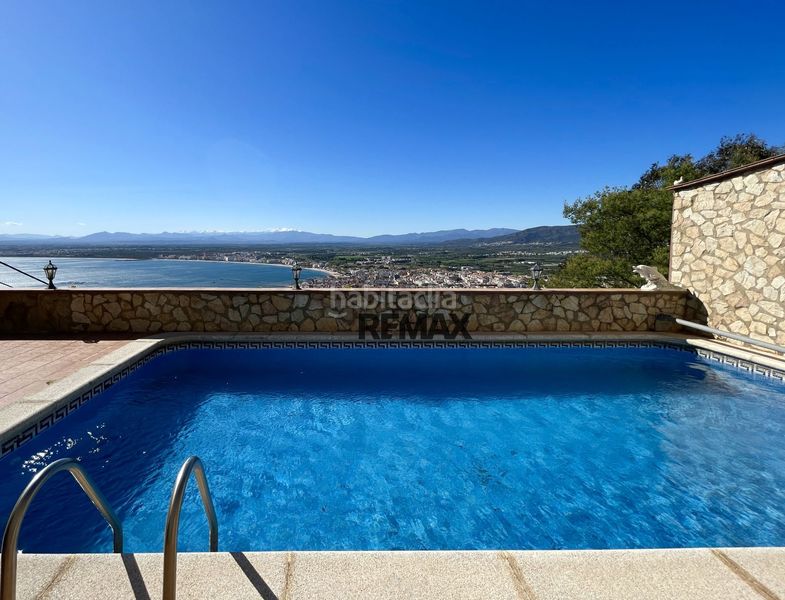 Foto c2f6cc8a-6f84-4393-9b49-0ebf60e1caa2. Xalet amb aparcament piscina a Puig Rom-Canyelles-Almadrava Roses