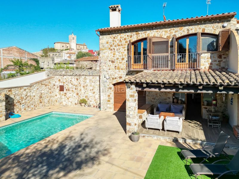 Foto 5ca58a9f-ccc1-4286-ae51-2810d860e448. Casa adossada amb aparcament piscina a Poble Calonge