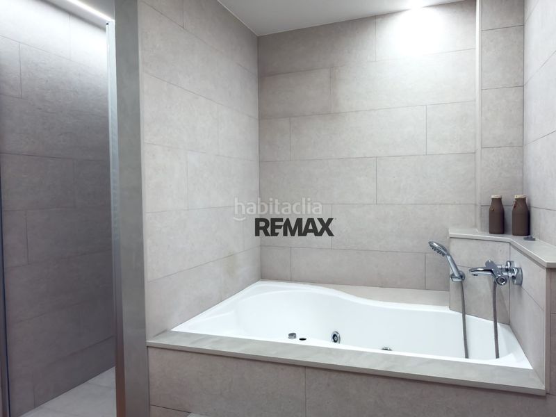 Foto c53d8a25-6bd6-4b82-8634-7b4e81af0c00. Casa adossada amb aparcament piscina a Poble Calonge