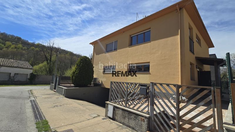 Foto cf2fead7-1404-4f3d-afb6-734e9e4113e3. Xalet amb aparcament a Olot