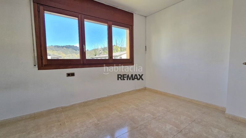 Foto da127d1b-bf3b-46a5-a24a-afab0b098146. Xalet amb aparcament a Olot