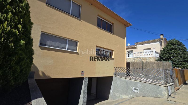 Foto e4b2d141-17aa-44c5-9c06-43c9a439a819. Xalet amb aparcament a Olot