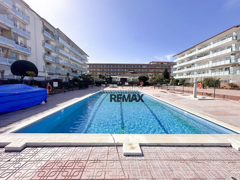 Foto c2055a07-e34f-498c-8d72-37ad1ad88296. Pis amb piscina a Els Pins Blanes