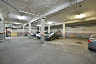 Aparcament cotxe a La Gavarra. Parking en cornellà de llobregat, la gavarra, barcelona