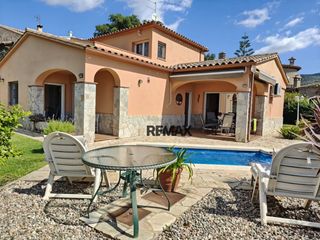 Chalet  Avenida av mas santet. Casa en calonge en urbanización mas pere, costa brava.