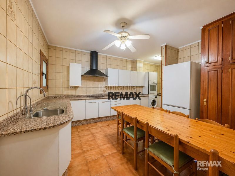 Foto 535f1e35-2d5d-4834-8e99-b352e05c1fd4. Edificio excelente oportunidad de inversión edificio con gran potencial en una ubicación estratégica en Roses