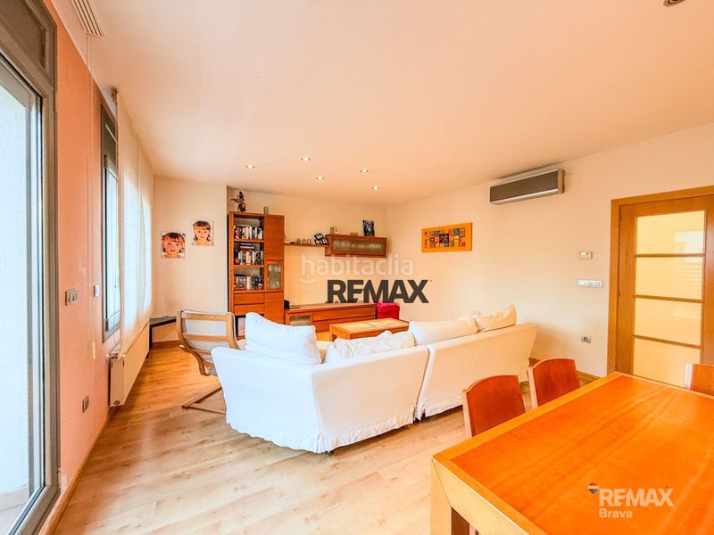 Foto a0935c26-7ad5-44d3-b9ff-d9ce65e8411b. Edificio excelente oportunidad de inversión edificio con gran potencial en una ubicación estratégica en Roses