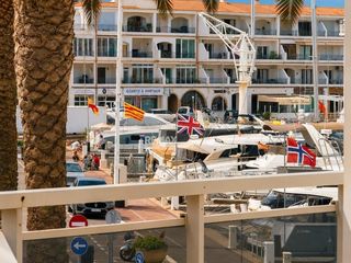 Flat in Sector sc club nautic 4. Empuriabrava  apartamento en el puerto  club náutico